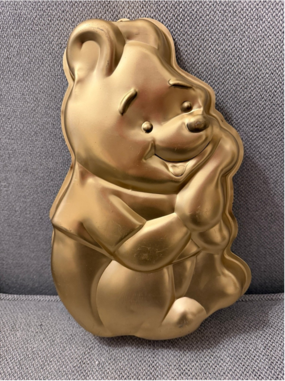 Disney Wilton Winnie the Pooh cake pan. Small indent at bottom, see last pic